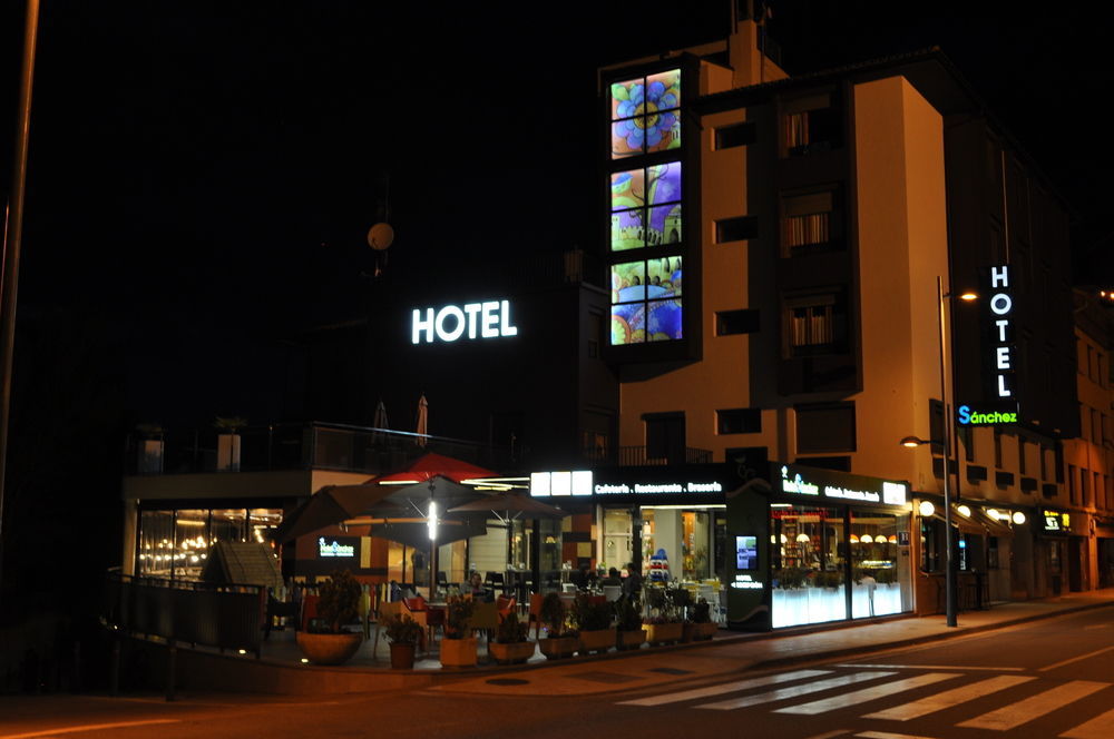 فندق Aínsaفي  فندق سانشيز المظهر الخارجي الصورة